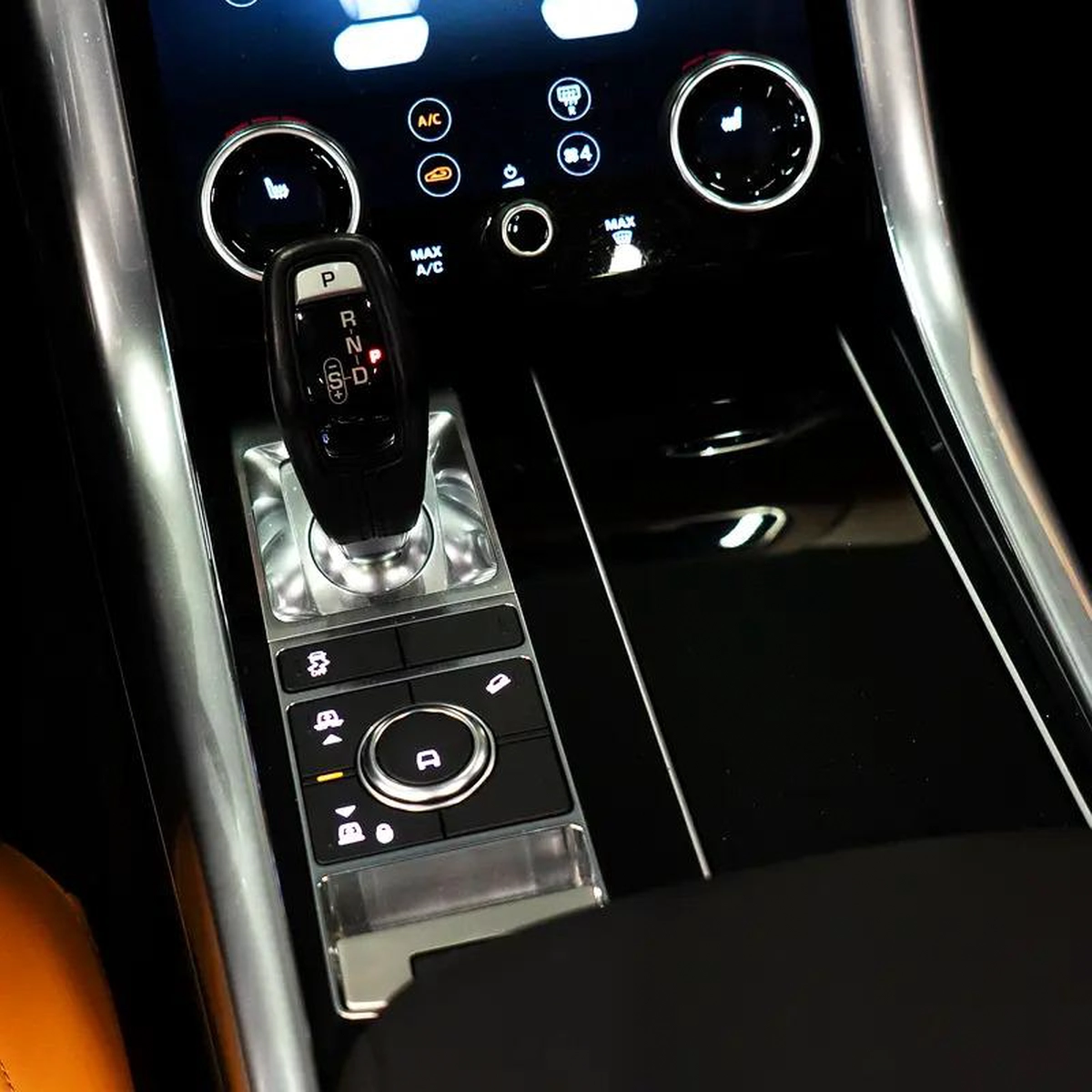 AED 1,915 pm• 0% Downpayment • Range Rover Sport HSE • 1 Year Warranty-10-10