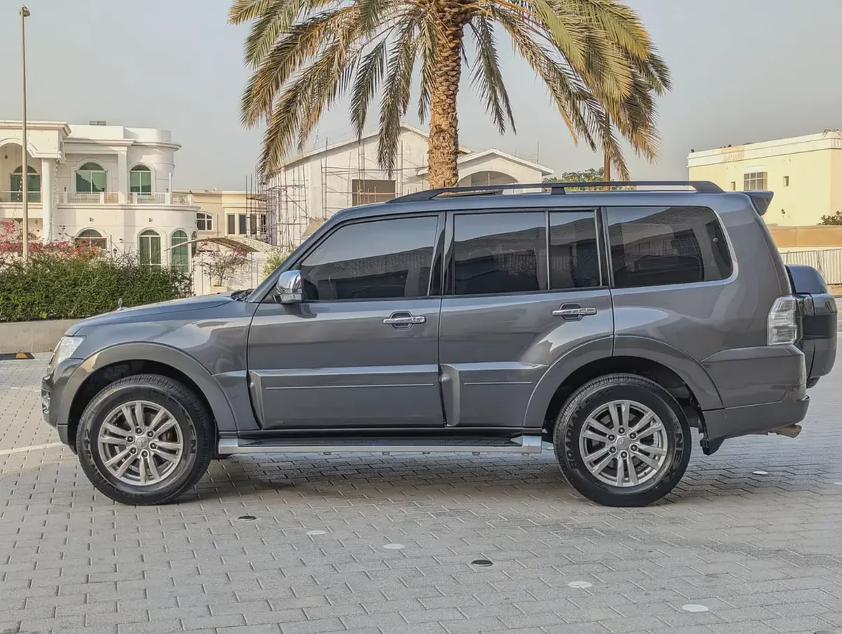 MITSUBISHI PAJERO 2017 GLS TOP FULL OPTION V6 3.8L IN EXCELLENT CONDITION-15-15