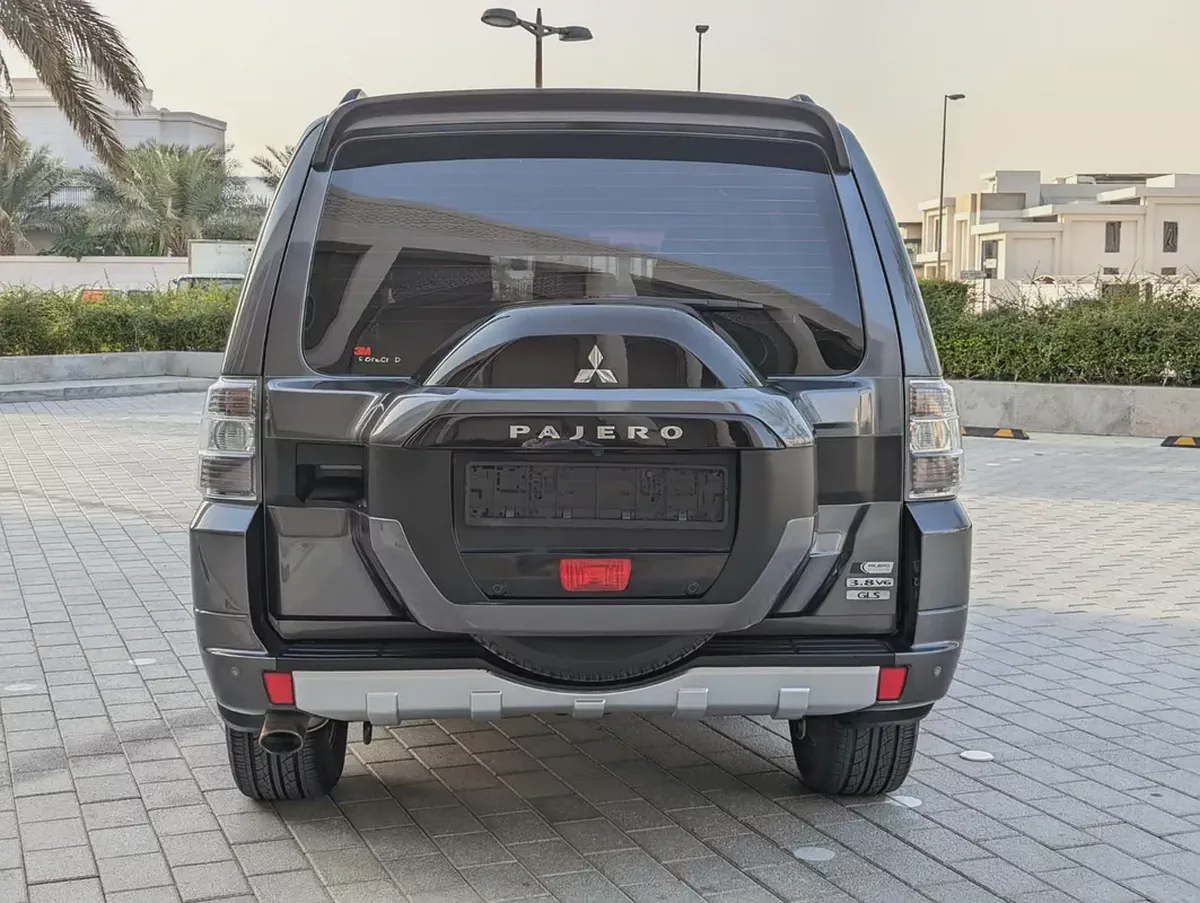 MITSUBISHI PAJERO 2017 GLS TOP FULL OPTION V6 3.8L IN EXCELLENT CONDITION-16-16