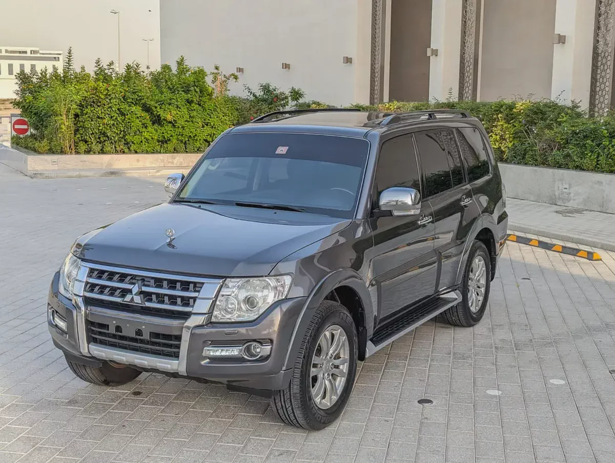 MITSUBISHI PAJERO 2017 GLS TOP FULL OPTION V6 3.8L IN EXCELLENT CONDITION-1-1