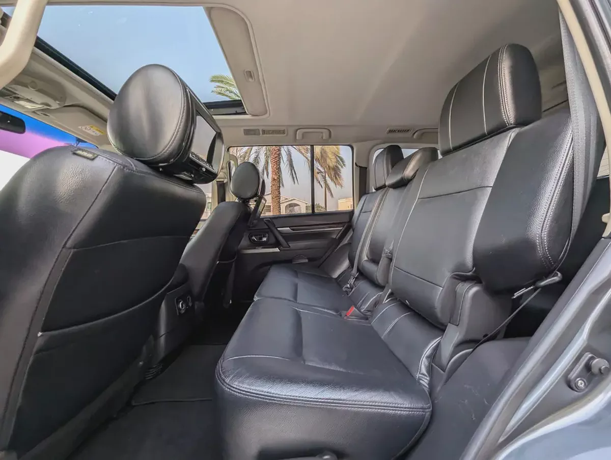 MITSUBISHI PAJERO 2017 GLS TOP FULL OPTION V6 3.8L IN EXCELLENT CONDITION-4-4