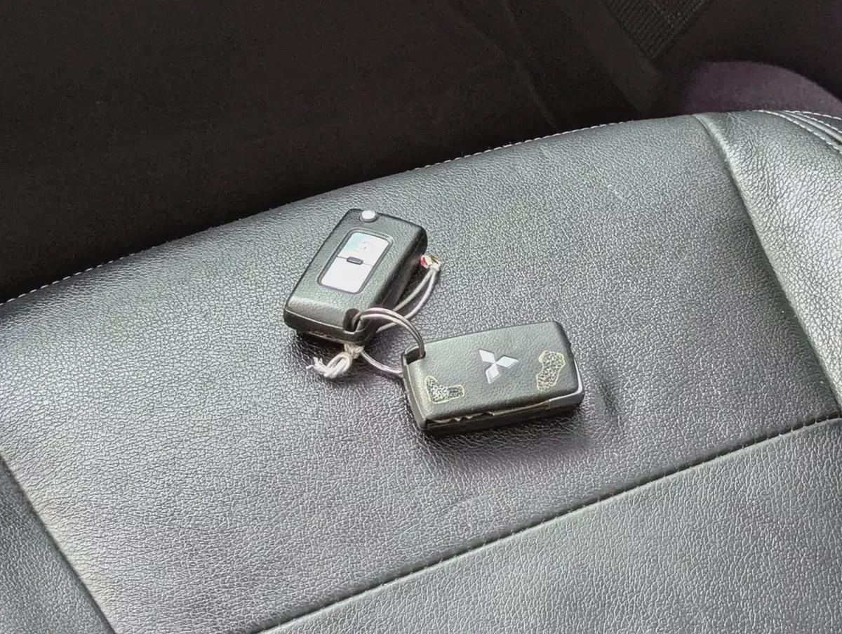 MITSUBISHI PAJERO 2017 GLS TOP FULL OPTION V6 3.8L IN EXCELLENT CONDITION-7-7