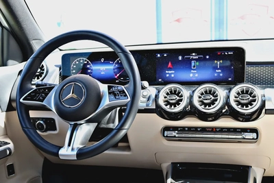 3700 Monthly American Specs Mercedes-Benz GLC 200 4Matic 2025 Model.-15