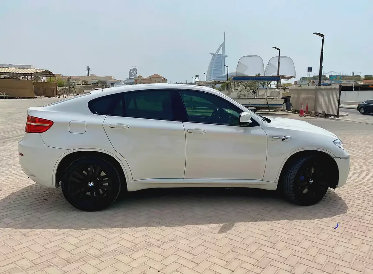 2014 BMW X6M  4.4L V8 555 HP || LOW MILEAGE || ACCIDENT FREE || GCC || CARPLAY TOUCH SCREEN-4-4