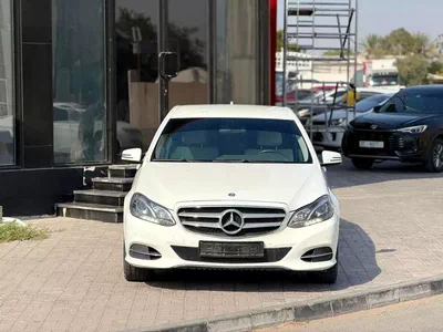 Mercedes Benz E200 AVANTGARDE E 200 GCC Specs - Pristine Condition-2