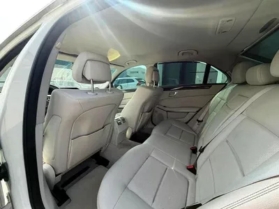 Mercedes Benz E200 AVANTGARDE E 200 GCC Specs - Pristine Condition-5