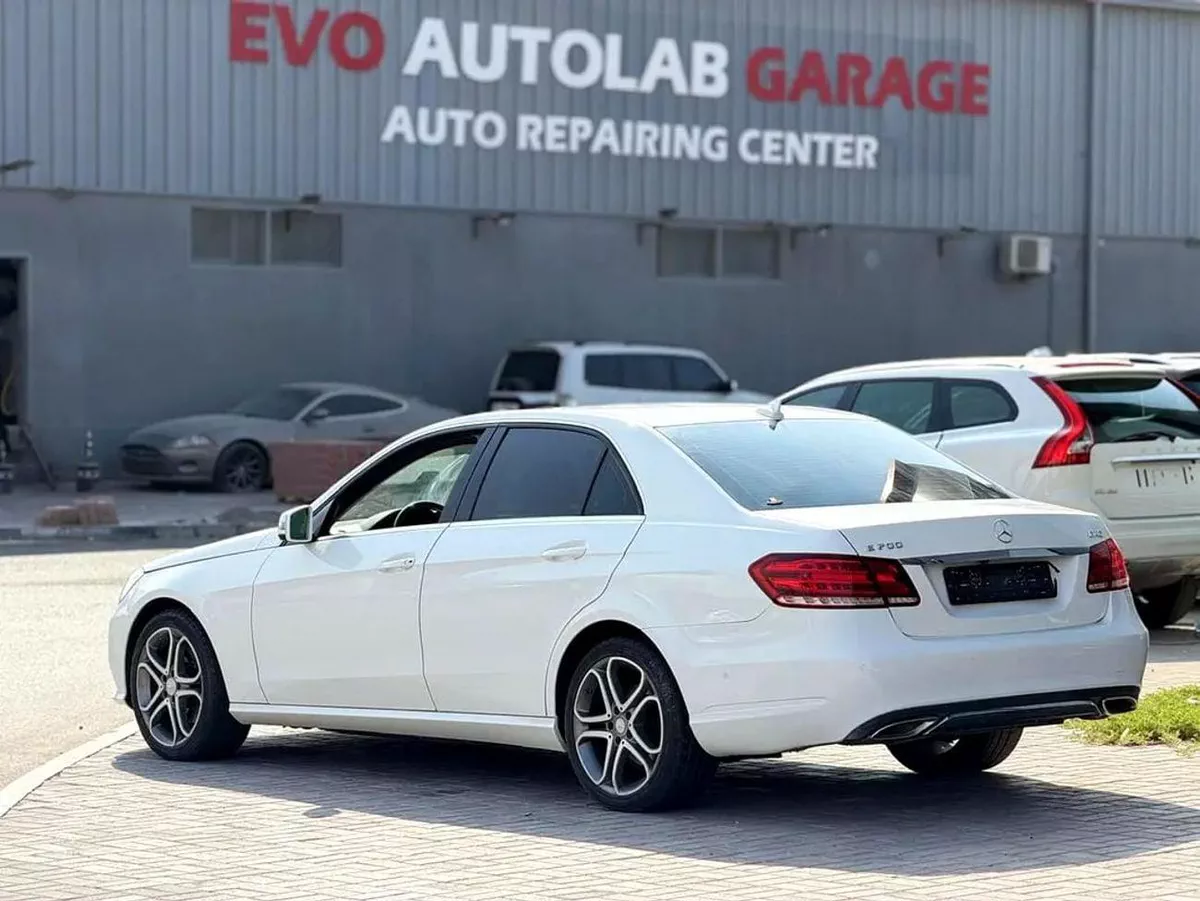 Mercedes Benz E200 AVANTGARDE E 200 GCC Specs - Pristine Condition-1-0