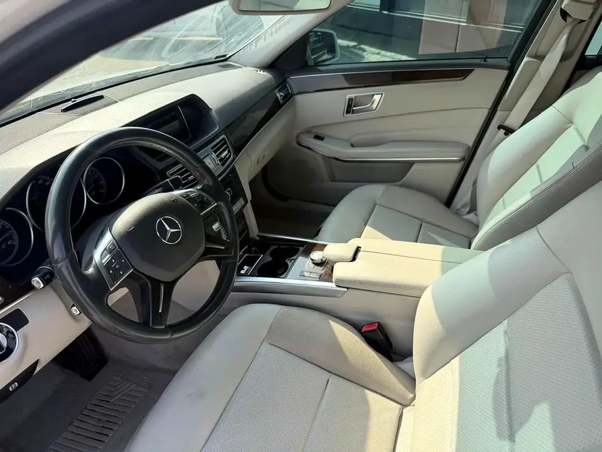 Mercedes Benz E200 AVANTGARDE E 200 GCC Specs - Pristine Condition-4-0