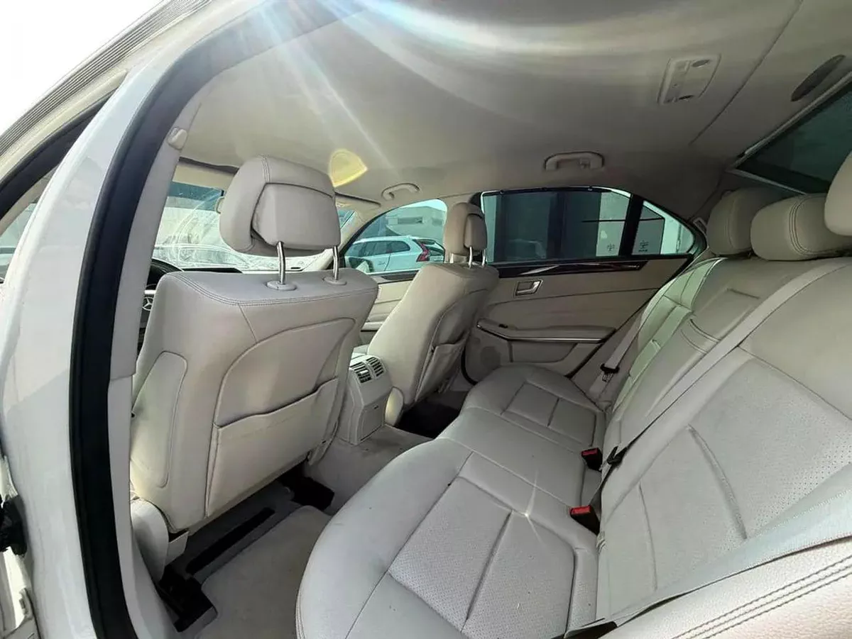 Mercedes Benz E200 AVANTGARDE E 200 GCC Specs - Pristine Condition-5-0