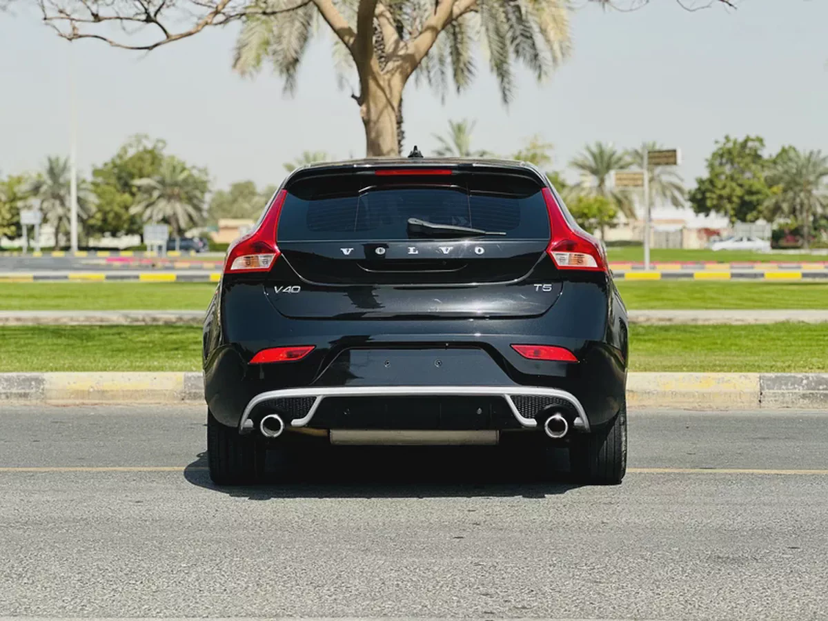 VOLVO V40 R DESIGN MODEL 2016 FULL SERVICE HISTORY IN STORY-9-9