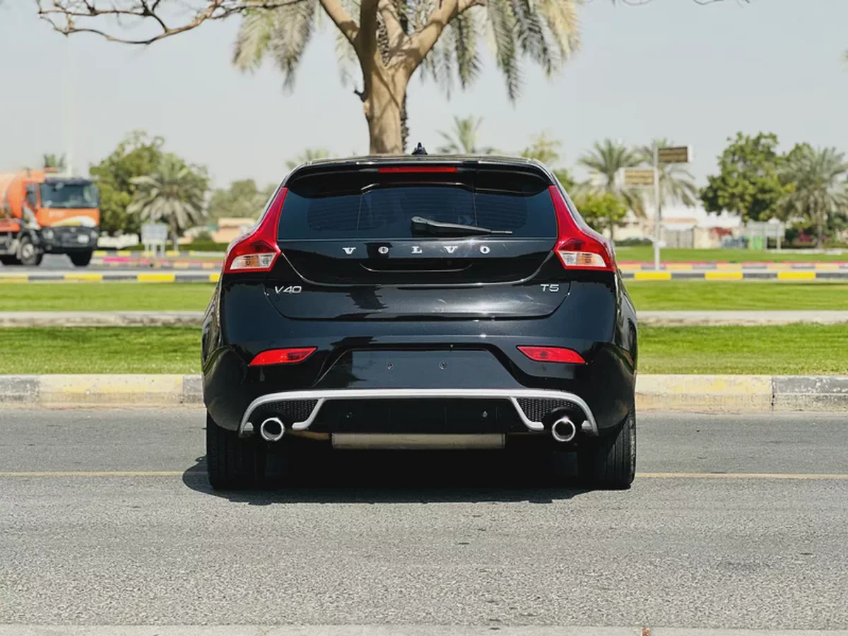 VOLVO V40 R DESIGN MODEL 2016 FULL SERVICE HISTORY IN STORY-10-10