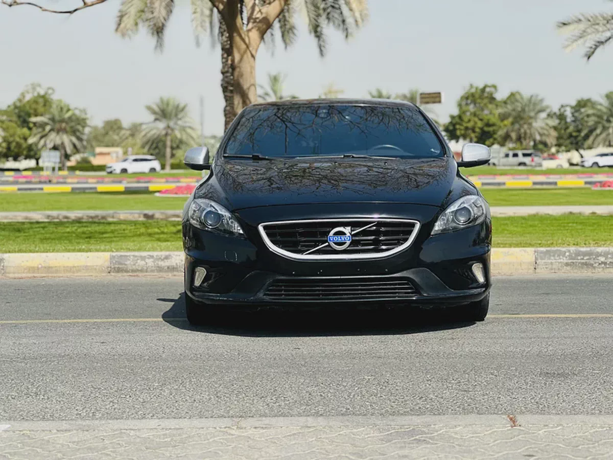 VOLVO V40 R DESIGN MODEL 2016 FULL SERVICE HISTORY IN STORY-1-1
