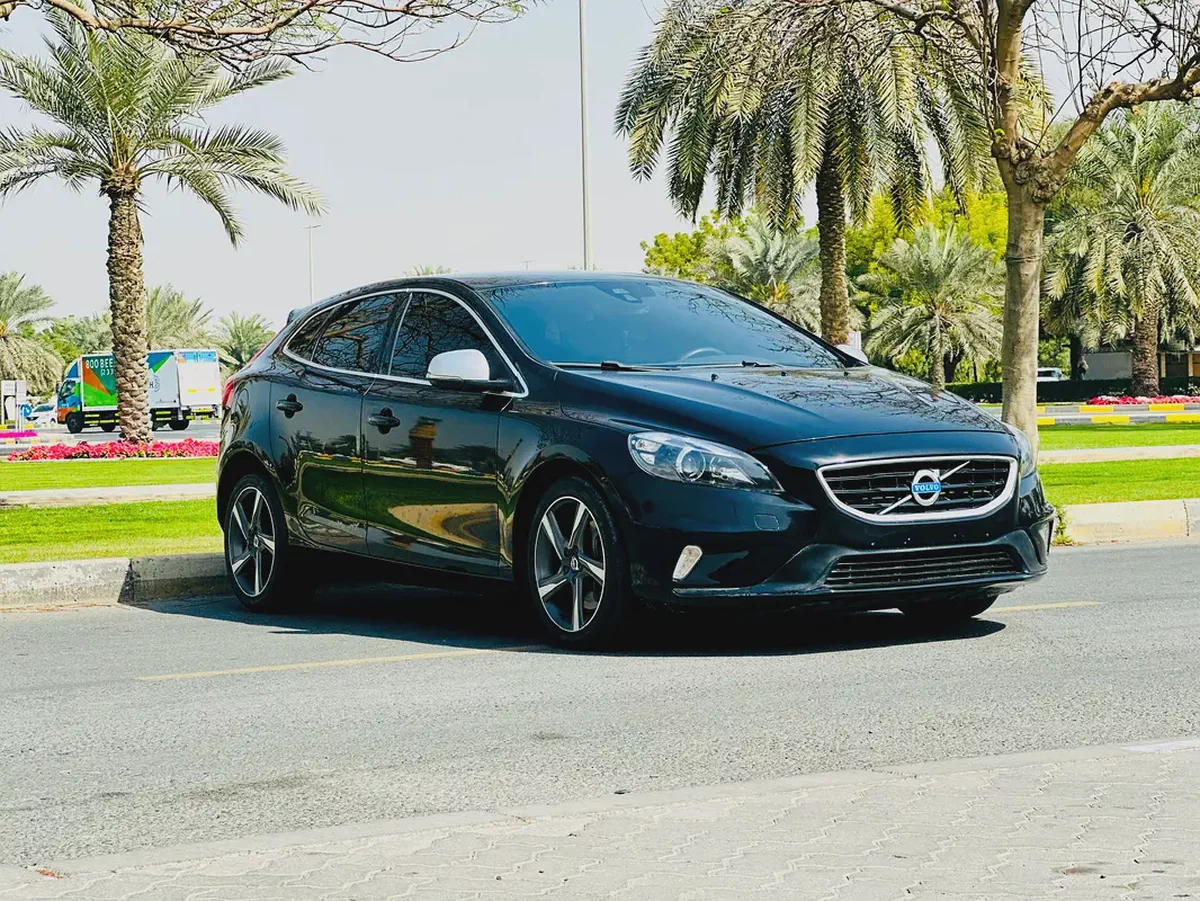 VOLVO V40 R DESIGN MODEL 2016 FULL SERVICE HISTORY IN STORY-2-2