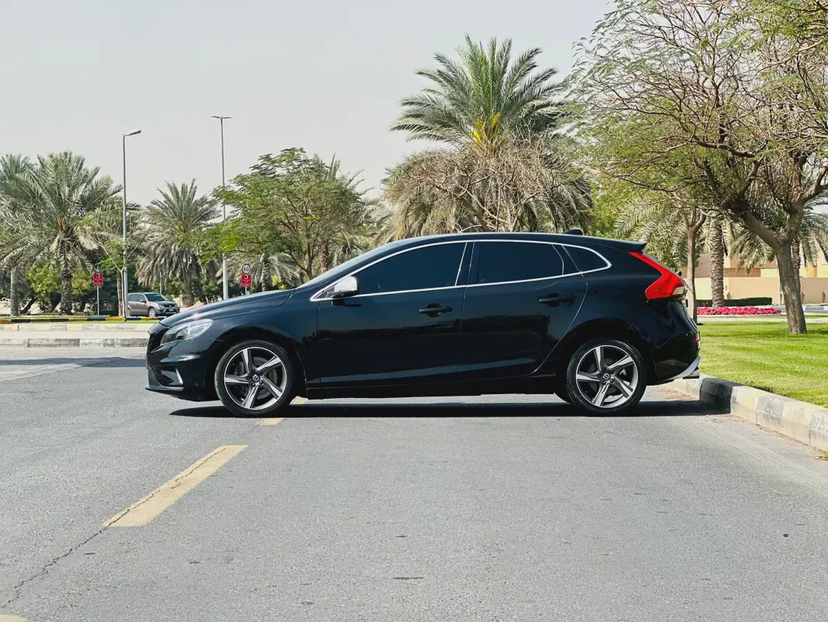 VOLVO V40 R DESIGN MODEL 2016 FULL SERVICE HISTORY IN STORY-6-6