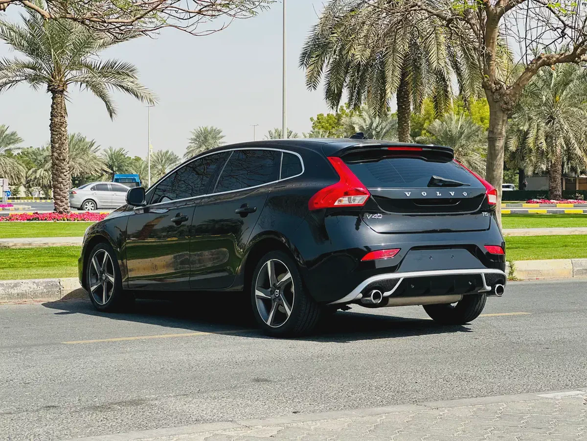 VOLVO V40 R DESIGN MODEL 2016 FULL SERVICE HISTORY IN STORY-7-7