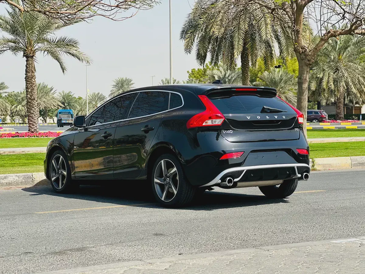 VOLVO V40 R DESIGN MODEL 2016 FULL SERVICE HISTORY IN STORY-8-8