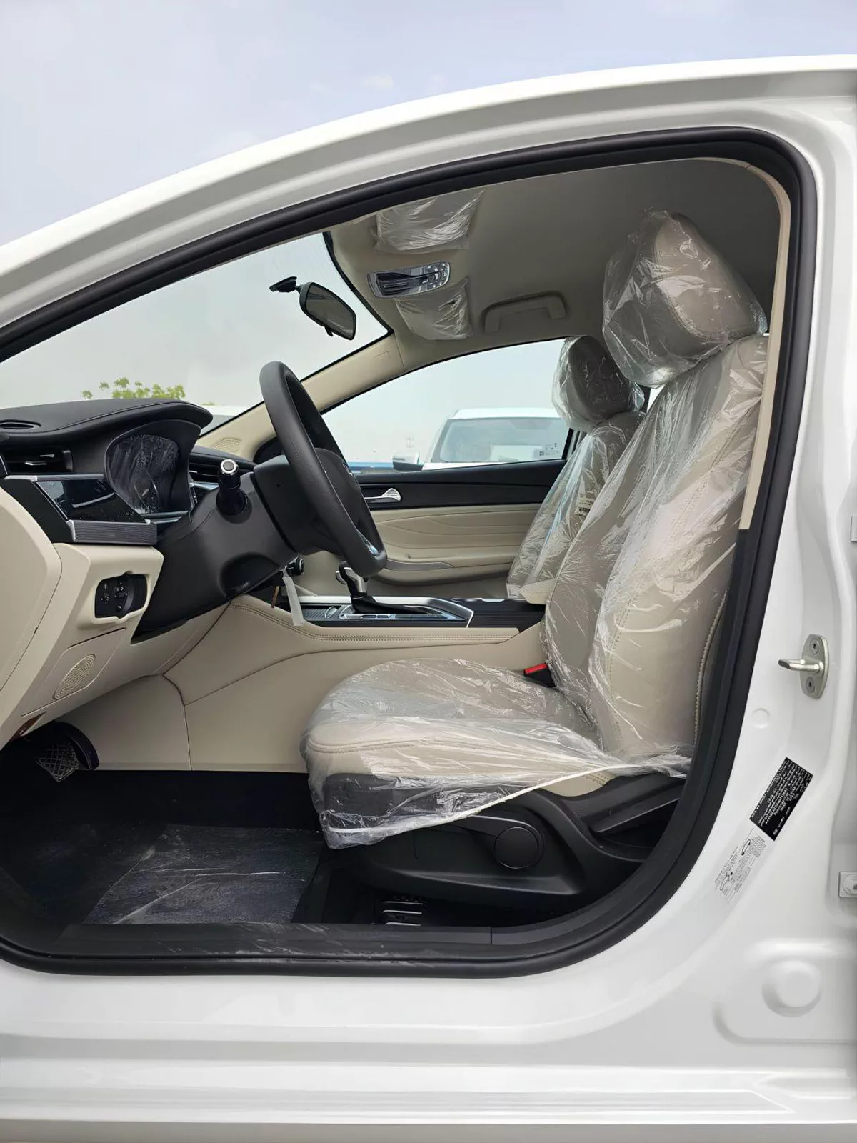 Chery Arrizo 5 STANDARD || 1.5L PETROL V4 | FABRIC SEATS | KEY START | RAER PARKING SENSOR (CODE # TARZ)-11-0