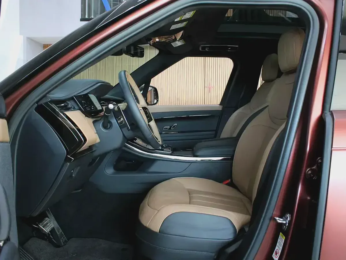 2025 Land Rover Range Rover Sport Autobiography - with warranty for 425,000.00 AED-8-8