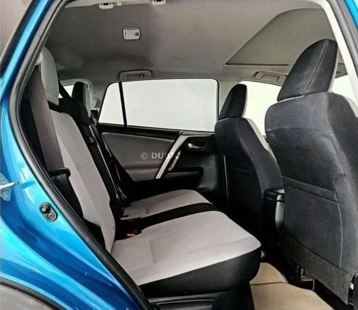 Toyota RAV4 XLE HYBRID 2.5L-4CYL  EXCELLENT CONDITION - AMERICAN SPECIFICATION-8-0