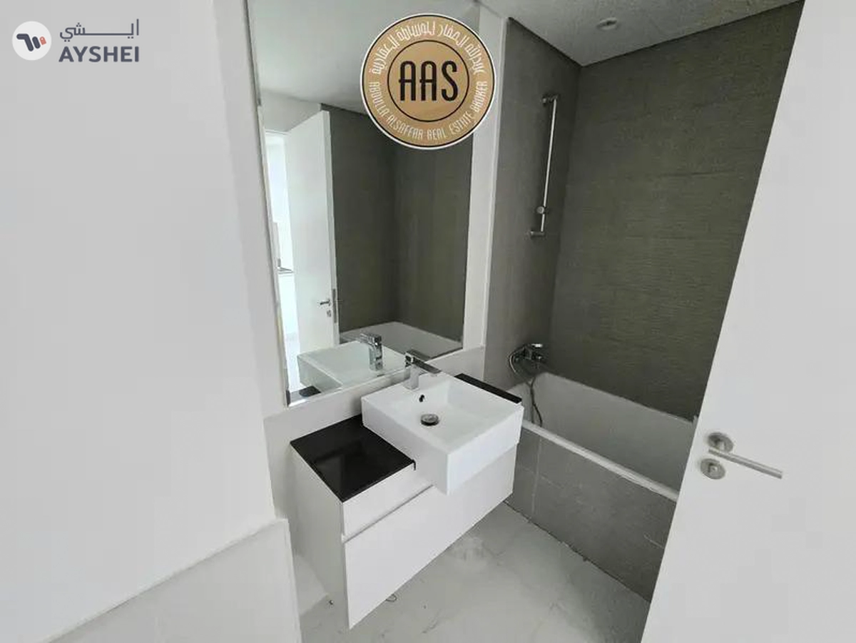 Spacious Apartment ! With Balcony ! Open View ! Ready to Move ! With All Aminities-4-4