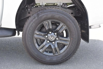 Toyota Hilux 2025 MODEL: 4X4 2.7 MT DC DISPLAY AUDIO AUTO & RR AC, W/O  BEDLINER MATERIAL CODE: THX27-15