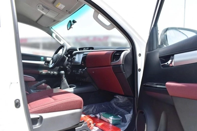 Toyota Hilux 2025 MODEL: 4X4 2.7 MT DC DISPLAY AUDIO AUTO & RR AC, W/O  BEDLINER MATERIAL CODE: THX27-17