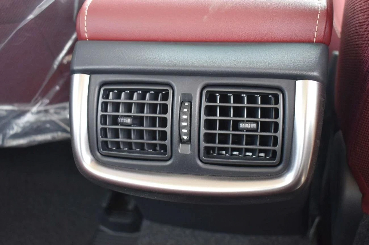 Toyota Hilux 2025 MODEL: 4X4 2.7 MT DC DISPLAY AUDIO AUTO & RR AC, W/O  BEDLINER MATERIAL CODE: THX27-13-13