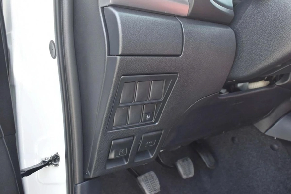 Toyota Hilux 2025 MODEL: 4X4 2.7 MT DC DISPLAY AUDIO AUTO & RR AC, W/O BEDLINER MATERIAL CODE: THX27