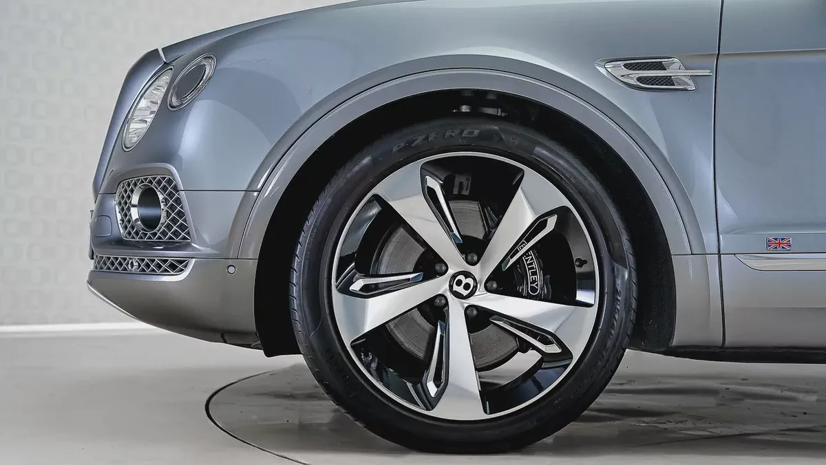 2017 Bentley Bentayga W12 First Edition | GCC Specs | Excellent Condition-10-10