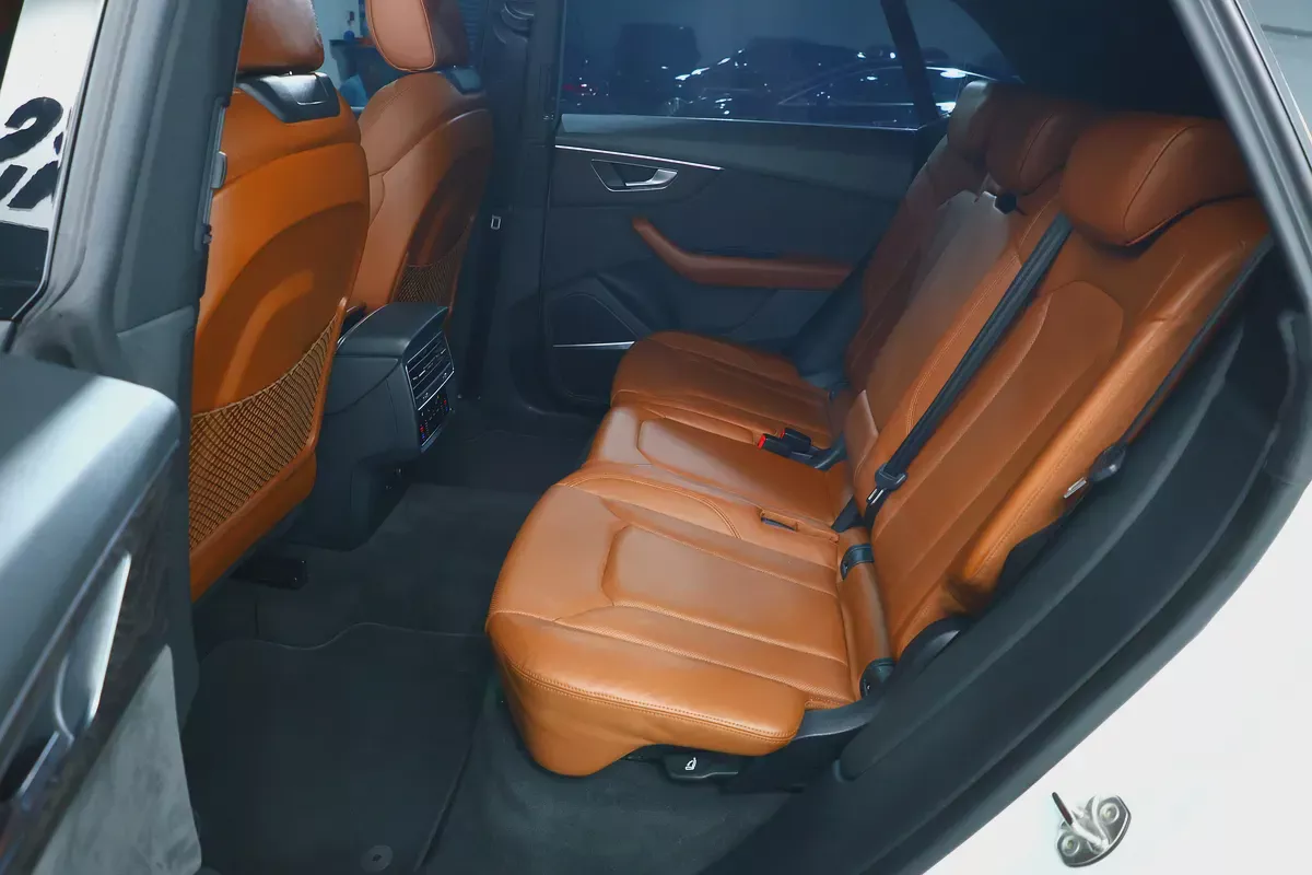 Audi Q8 2019 55 TFSI quattro GCC Specs in Excellent Condition-10-10