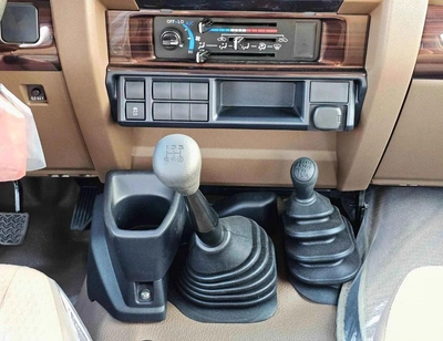 Toyota Land Cruiser Pick Up LC79 STD-E / DOUBLE CABIN MANUAL / SNORKEL (CODE # STD-E)-17