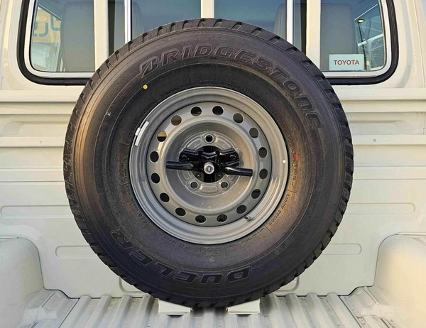 Toyota Land Cruiser Pick Up LC79 STD-E / DOUBLE CABIN MANUAL / SNORKEL (CODE # STD-E)