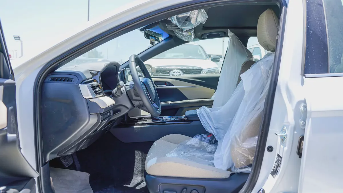 2026 Toyota Camry LE 2.5L HYBRID GCC Specs-10-10