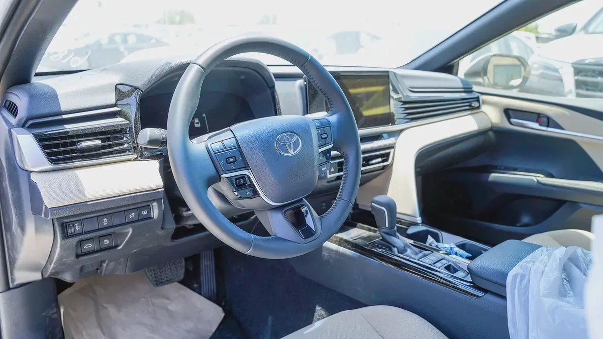 2026 Toyota Camry LE 2.5L HYBRID GCC Specs-8-8