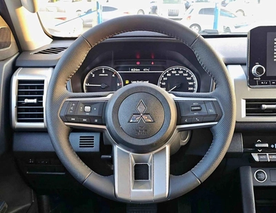 Mitsubishi L200 SPORTERO (NON GCC) SPORTERO || 2.4L DIESEL V4 A/T / PUSH START / LEATHER WITH DRIVER PWR SEAT / REAR CAMERA (CODE # SPT-14