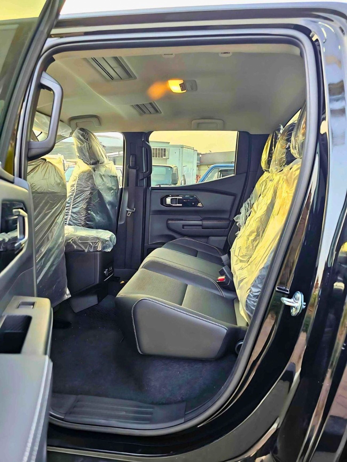 Mitsubishi L200 SPORTERO (NON GCC) SPORTERO || 2.4L DIESEL V4 A/T / PUSH START / LEATHER WITH DRIVER PWR SEAT / REAR CAMERA (CODE # SPT-10-0