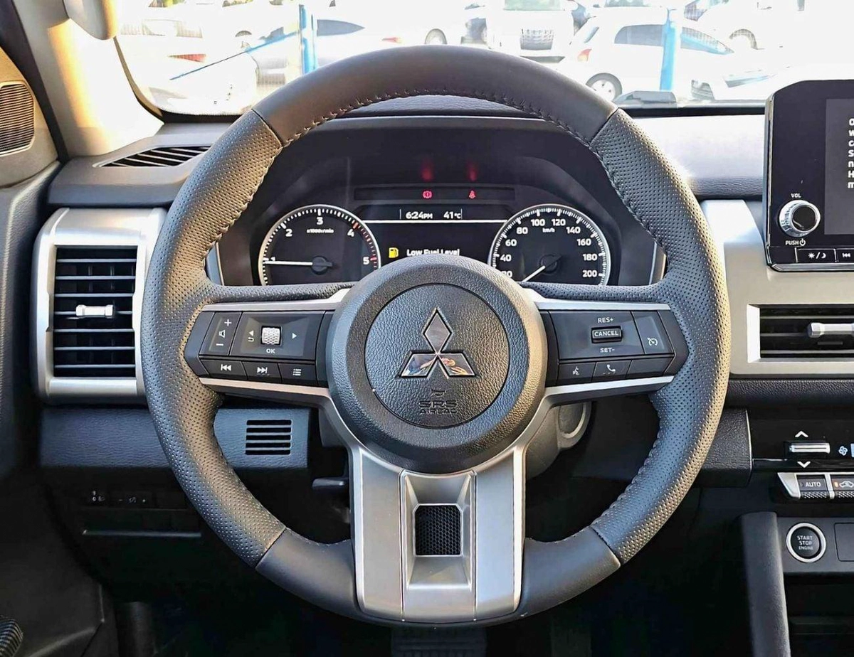 Mitsubishi L200 SPORTERO (NON GCC) SPORTERO || 2.4L DIESEL V4 A/T / PUSH START / LEATHER WITH DRIVER PWR SEAT / REAR CAMERA (CODE # SPT-14-0