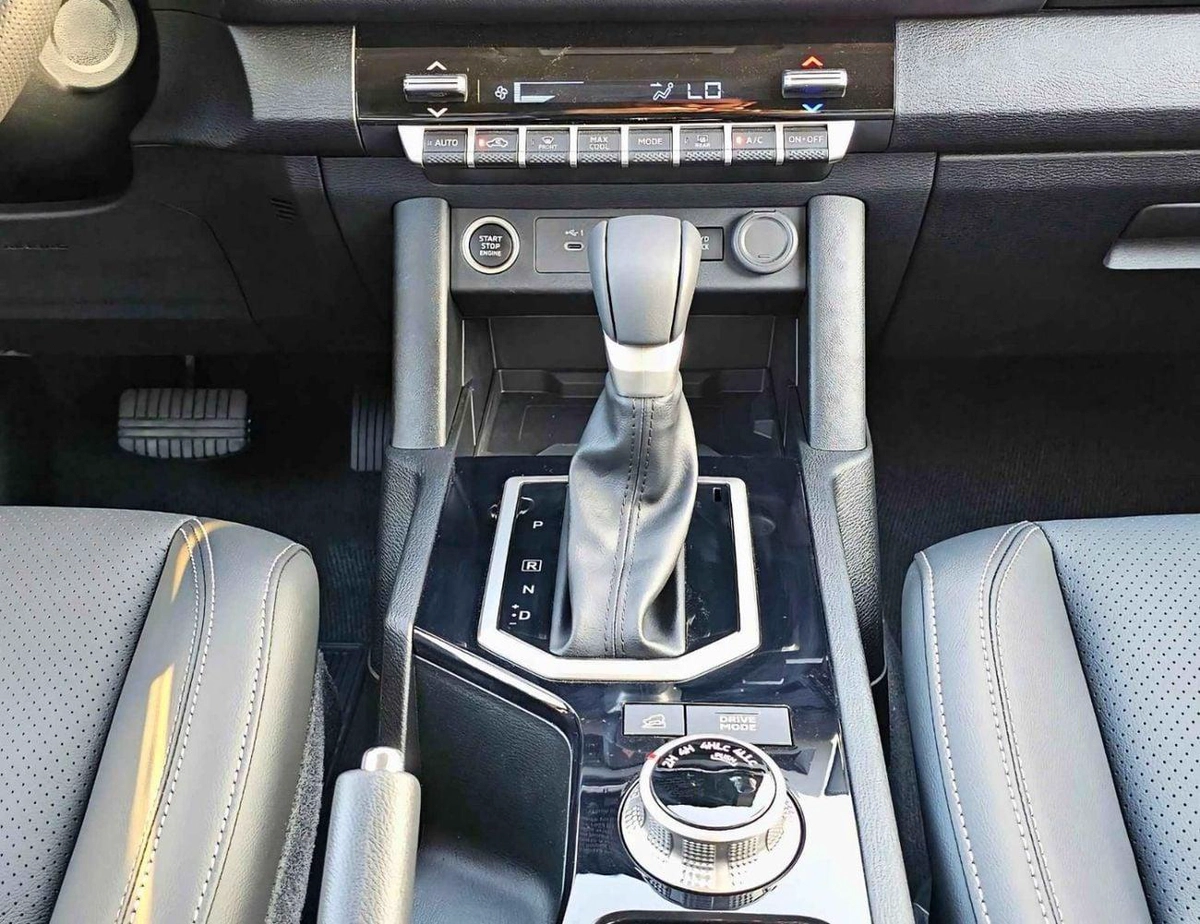 Mitsubishi L200 SPORTERO (NON GCC) SPORTERO || 2.4L DIESEL V4 A/T / PUSH START / LEATHER WITH DRIVER PWR SEAT / REAR CAMERA (CODE # SPT-16-0