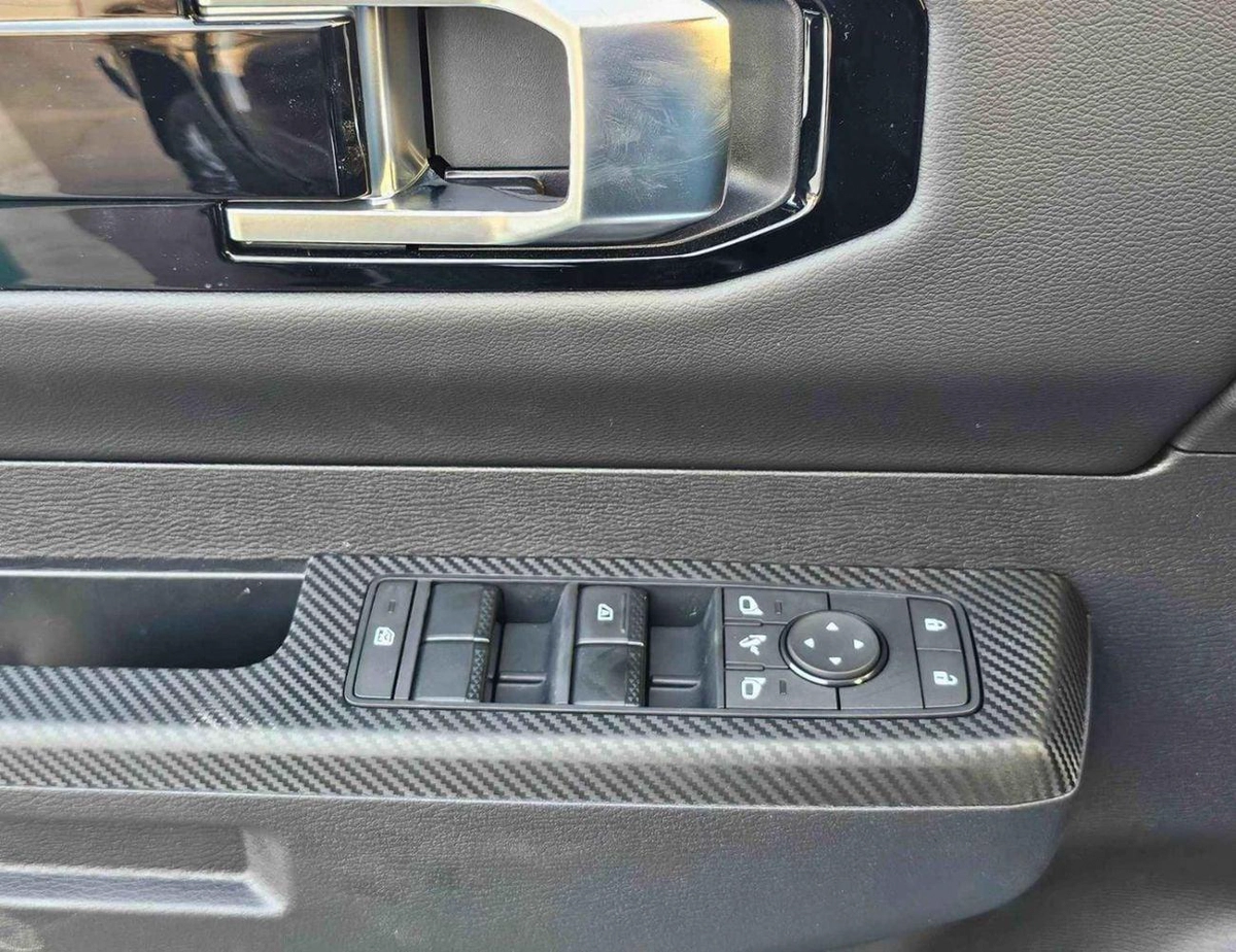 Mitsubishi L200 SPORTERO (NON GCC) SPORTERO || 2.4L DIESEL V4 A/T / PUSH START / LEATHER WITH DRIVER PWR SEAT / REAR CAMERA (CODE # SPT-18-0