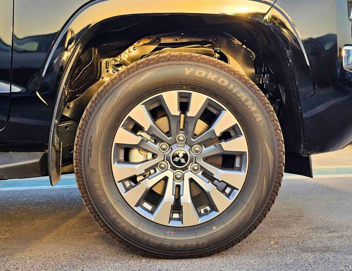 Mitsubishi L200 SPORTERO (NON GCC) SPORTERO || 2.4L DIESEL V4 A/T / PUSH START / LEATHER WITH DRIVER PWR SEAT / REAR CAMERA (CODE # SPT-7-0