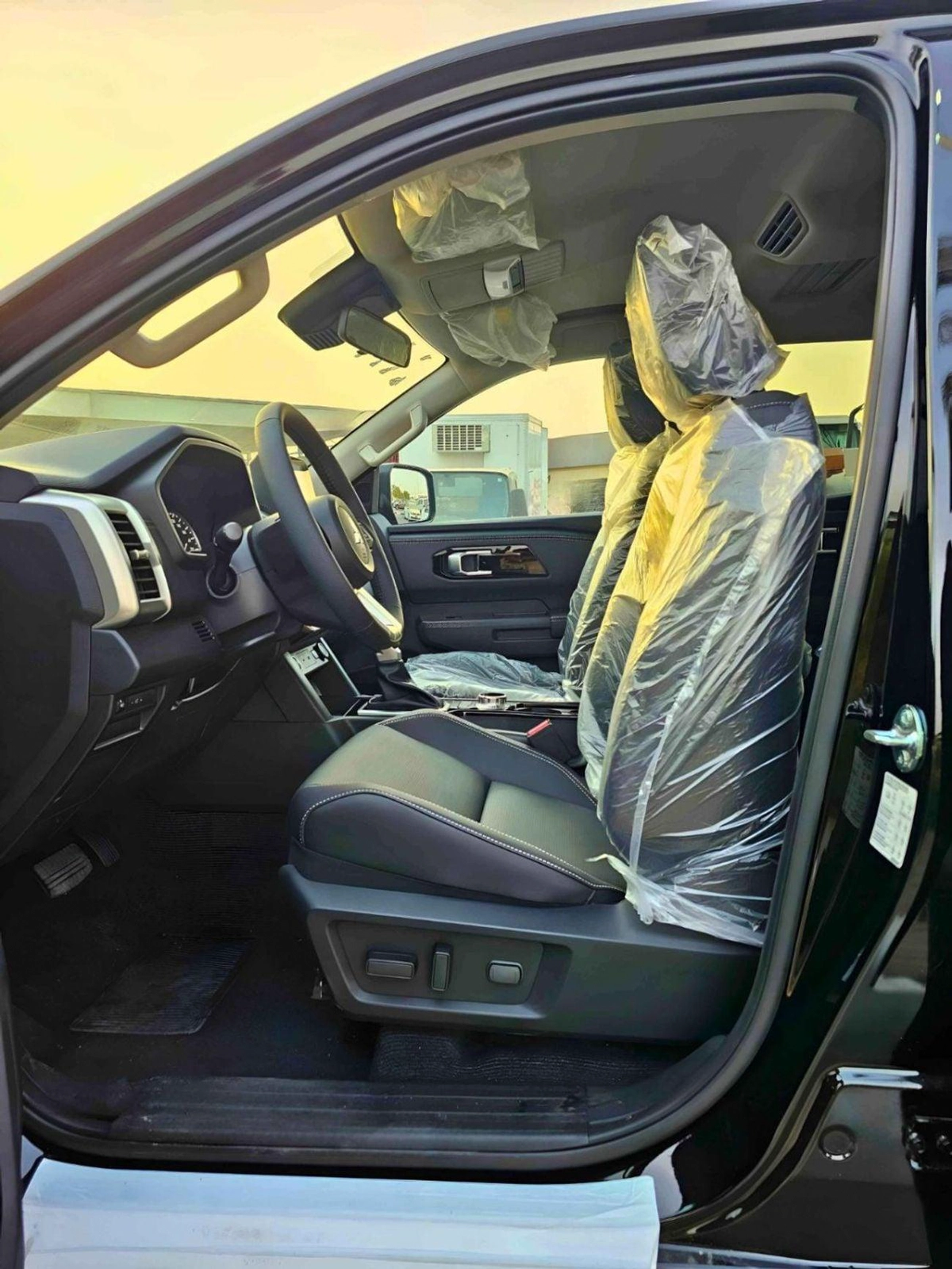 Mitsubishi L200 SPORTERO (NON GCC) SPORTERO || 2.4L DIESEL V4 A/T / PUSH START / LEATHER WITH DRIVER PWR SEAT / REAR CAMERA (CODE # SPT-8-0