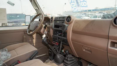 Toyota Land Cruiser 70 HT VXR 4.0L M/T-10