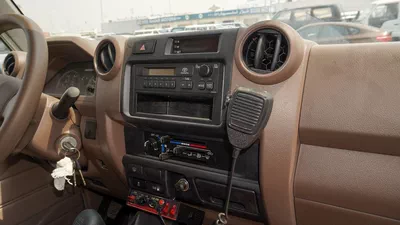 Toyota Land Cruiser 70 HT VXR 4.0L M/T-4