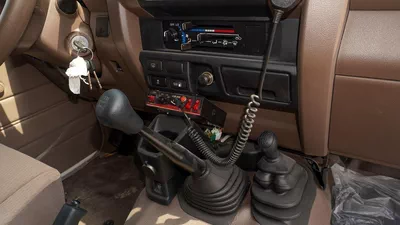 Toyota Land Cruiser 70 HT VXR 4.0L M/T-5