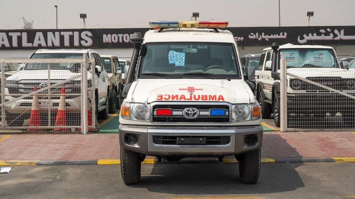 Toyota Land Cruiser 70 HT VXR 4.0L M/T-1-0
