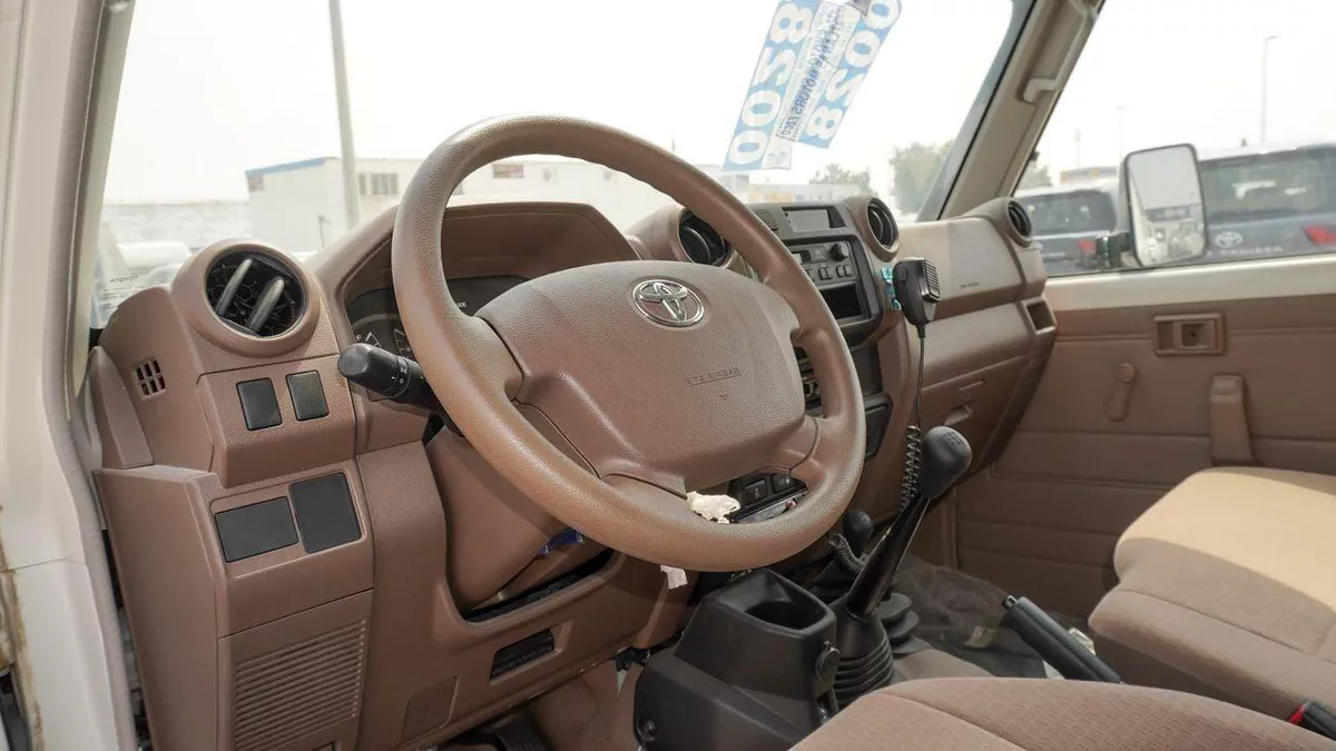 Toyota Land Cruiser 70 HT VXR 4.0L M/T-3-0
