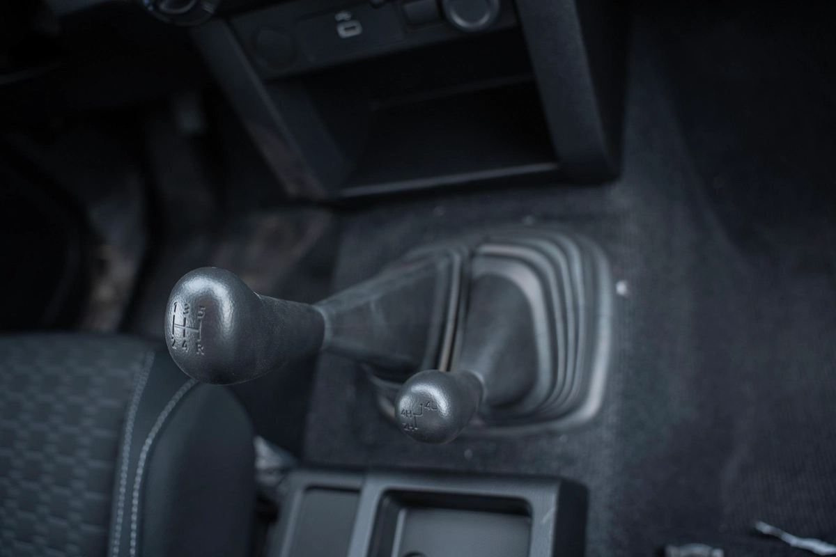 MITSUBISHI L200 2.4 2025 MODEL PETROL-2-2
