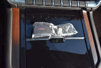 GMC YUKON DENALI 6.2 2025 | BLACK-3