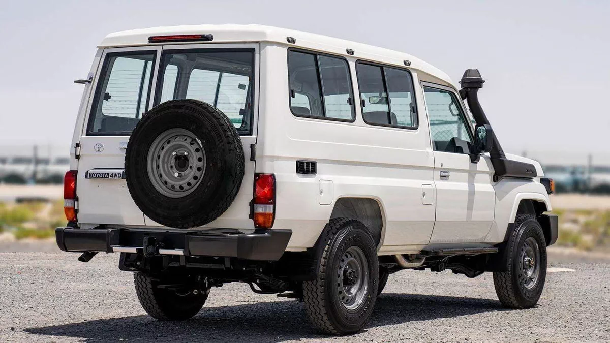 Toyota Land Cruiser 70 LC 78 HARDTOP 2.8L MT 2.8 AT-4-0