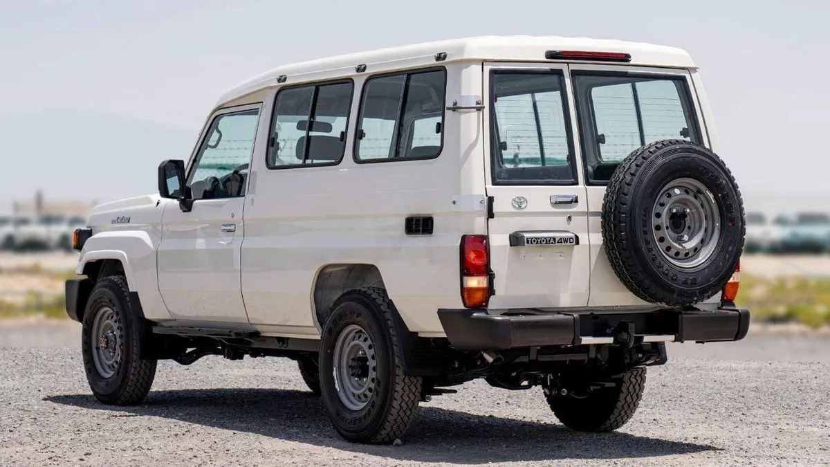 Toyota Land Cruiser 70 LC 78 HARDTOP 2.8L MT 2.8 AT-6-0